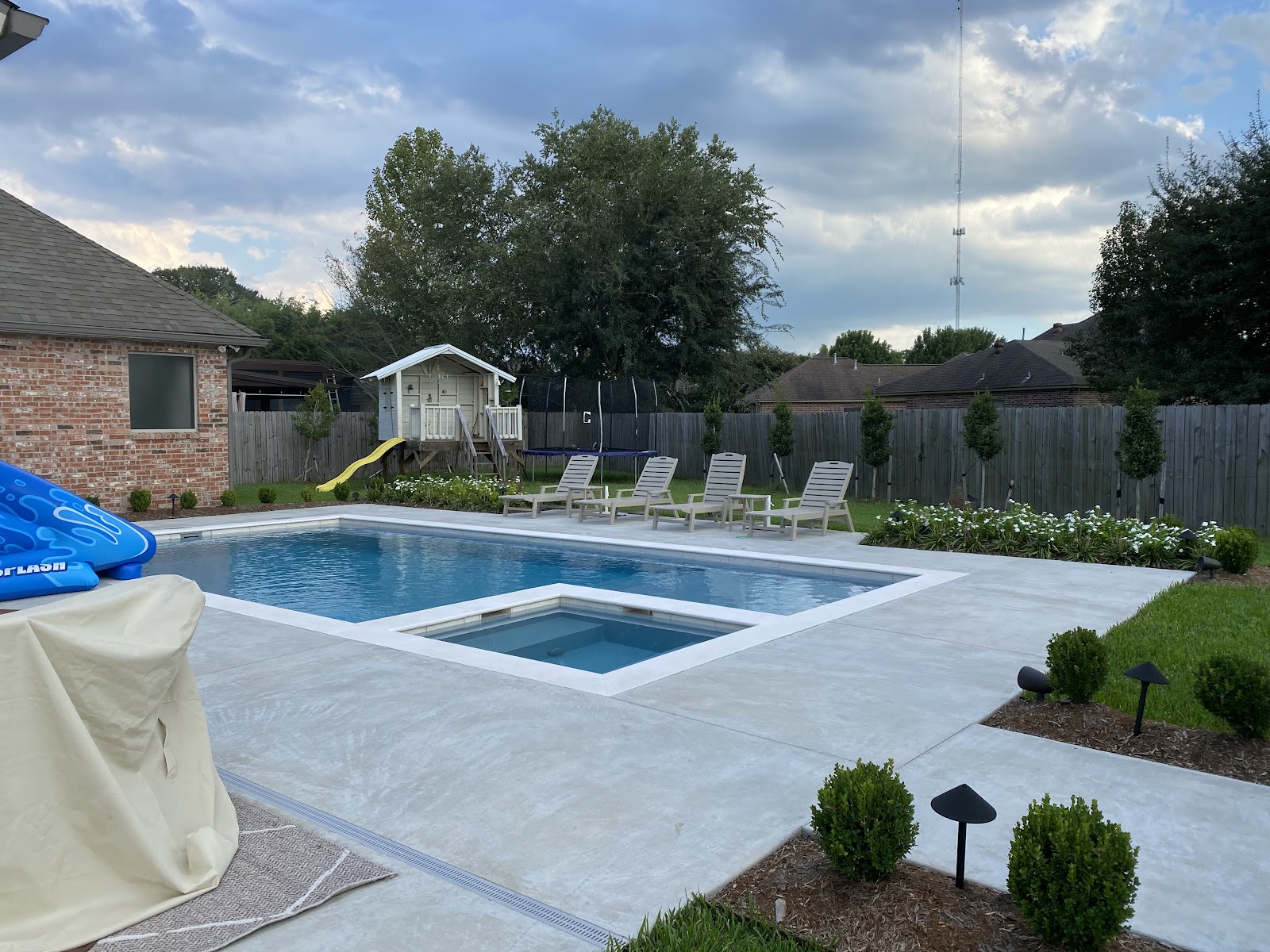 Saltwater Pool & Spa Combo in Broussard